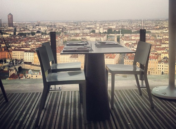 Vue panoramique de Lyon depuis un restaurant